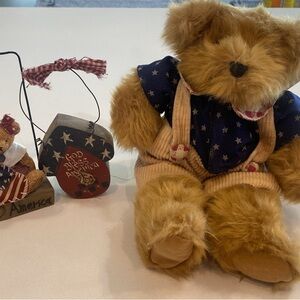 Boyds Bears Brown and Blue Holiday Decor